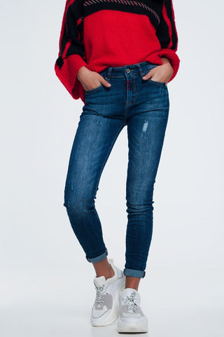 jeans skinny com detalhe de desgaste