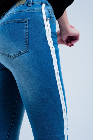 Calça jeans skinny com listra lateral branca
