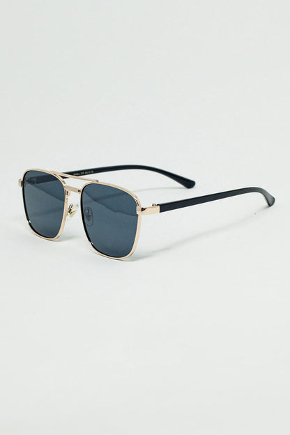 Óculos de sol quadrados de metal com lentes pretas fumê