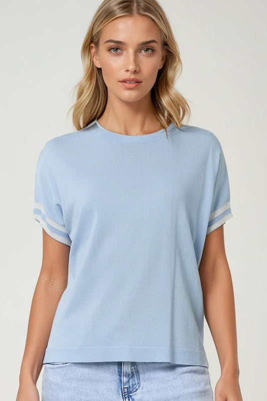 Q2 Suéter em Azul Bebê com Detalhe de Contraste Branco
