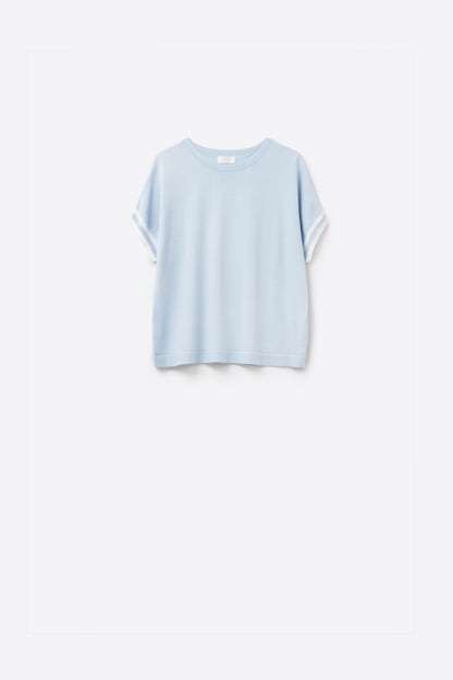 Suéter em Azul Bebê com Detalhe de Contraste Branco