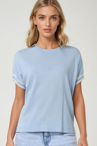 Suéter em Azul Bebê com Detalhe de Contraste Branco