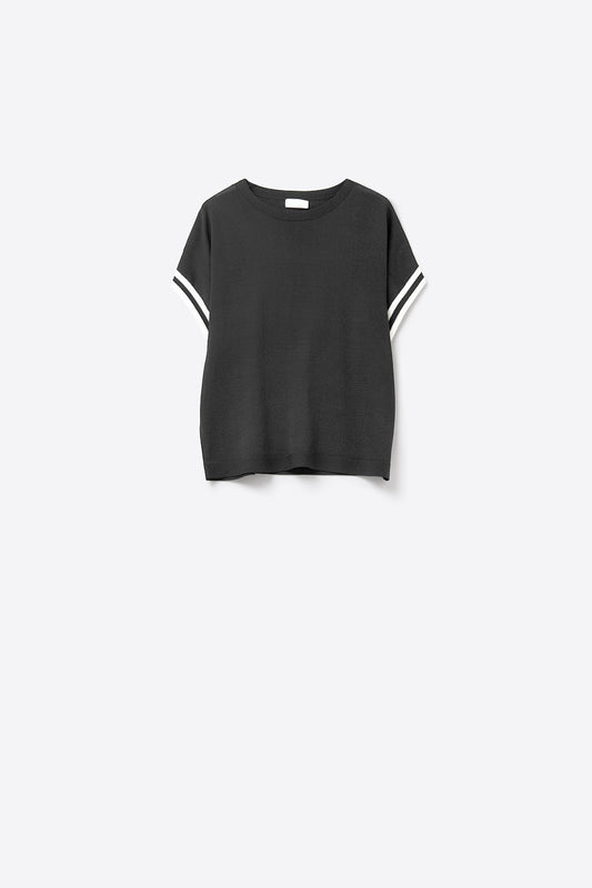 Q2 Suéter Relaxado Em Preto com Detalhe de Contraste Branco