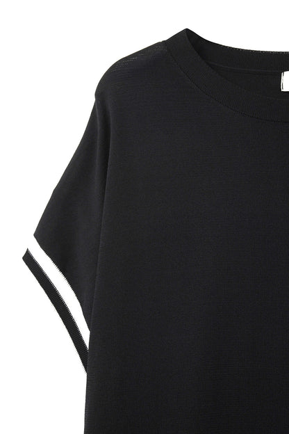 Suéter Relaxado Em Preto com Detalhe de Contraste Branco