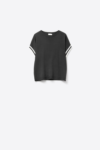 Suéter Relaxado Em Preto com Detalhe de Contraste Branco