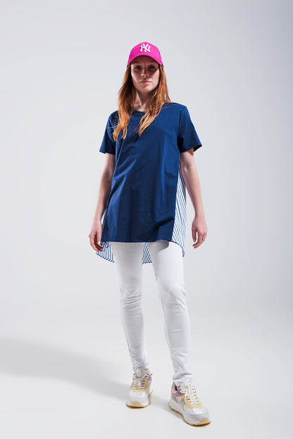 T shirt azul com desenho partido