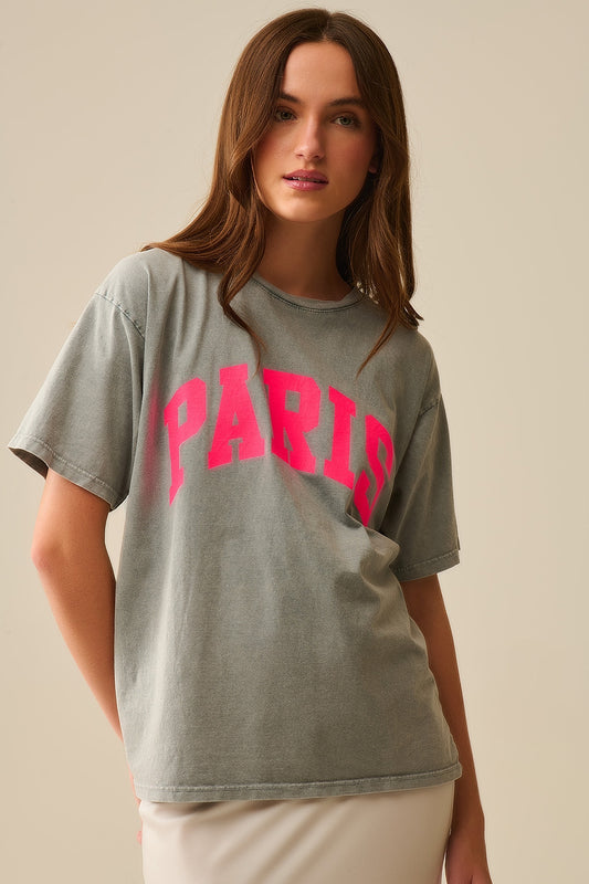 Q2 T-shirt descontraída Paris cinzenta clara com letras cor-de-rosa