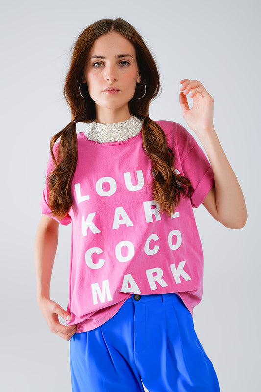 Q2 T-shirt fúcsia com logótipos de nomes famosos à frente