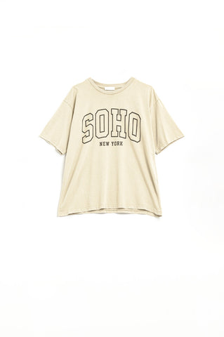 T-shirt Oversized Cream com Soho New York na frente