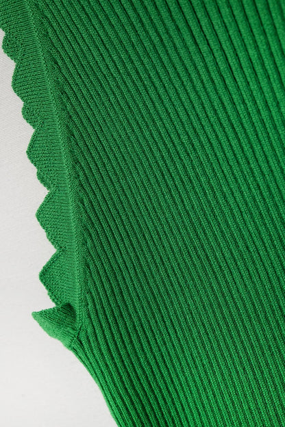 T-shirt verde com pormenor nas axilas com nervuras