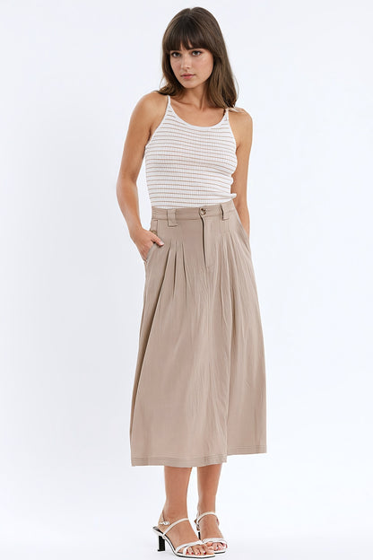 Tank Top básico com nervuras em branco e castanho