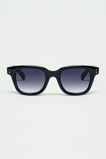 Q2 thick black delta square sunglasses
