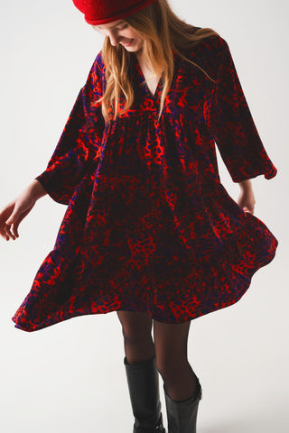 Vestido curto de camadas com estampa animal em vermelho