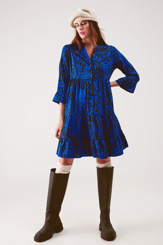 Vestido curto de camadas com estampa animal azul