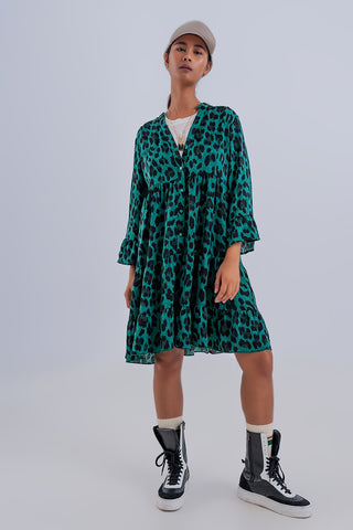 Vestido curto estilo bata em camadas com estampa animal verde