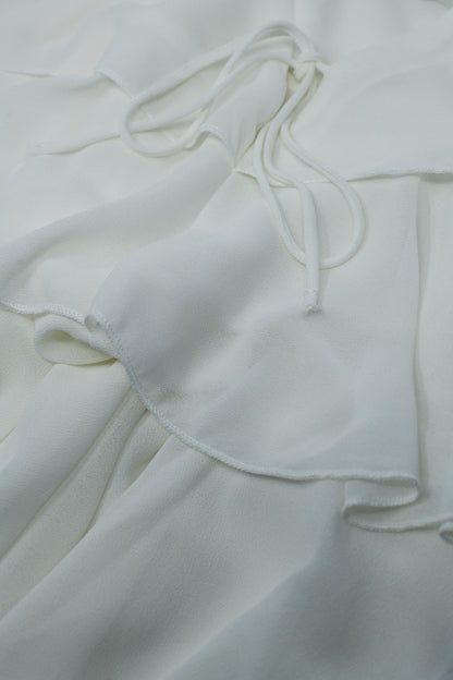 Top com folhos e alças finas em branco