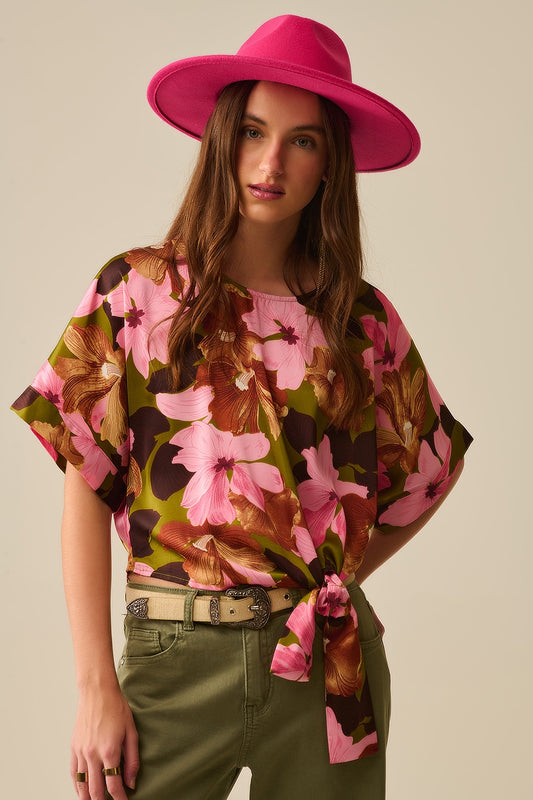 Q2 Top com nó floral e fundo verde em tecido acetinado