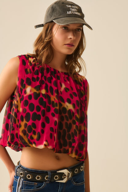 Top com pregas e estampado animal em vermelho e preto