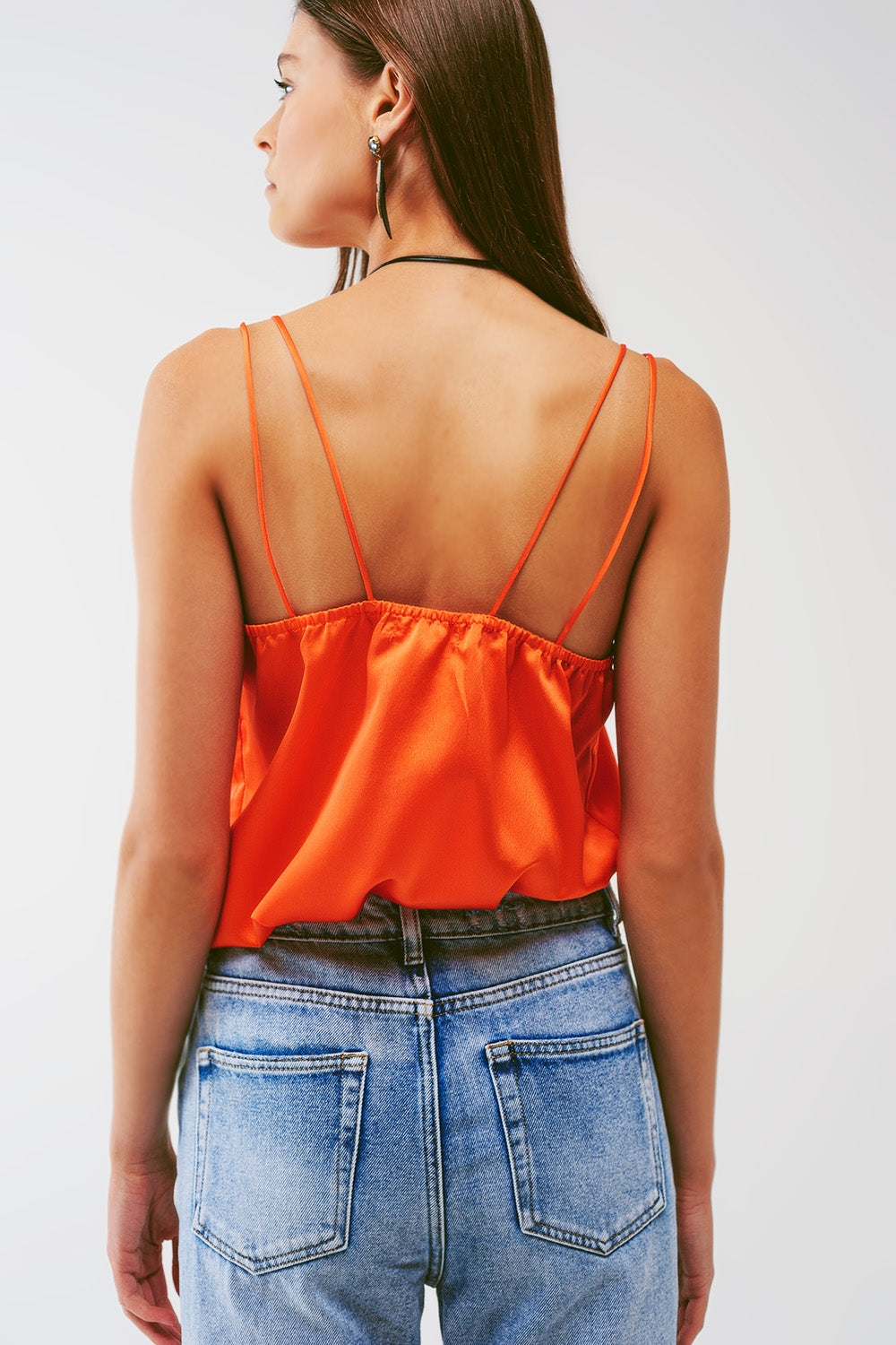 Top cropped com alças finas em laranja