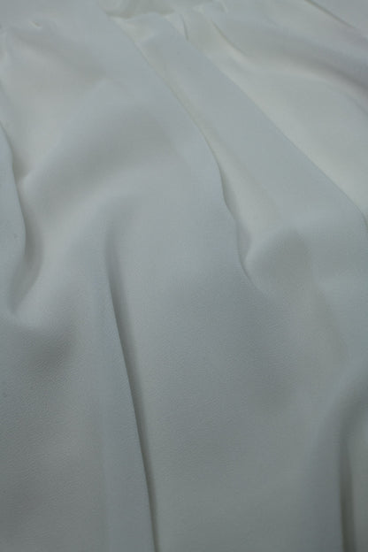 Top de musselina branca com design de pregas