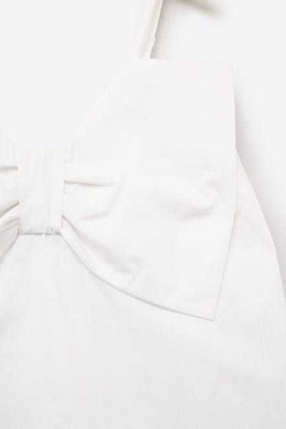 Topo de popeline branco com detalhes de laço