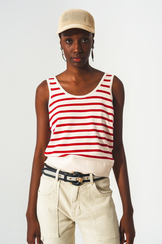 Q2 Top riscado em branco e vermelho