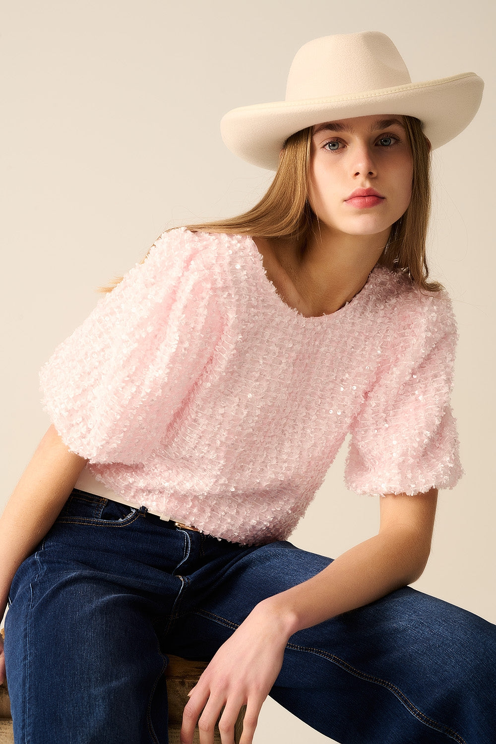 Q2 Top rosa com detalhe de lantejoulas e mangas bufantes
