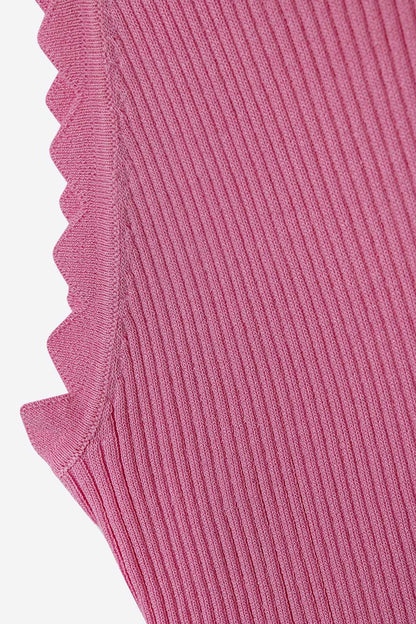 Top rosa sem mangas com detalhes de ondas