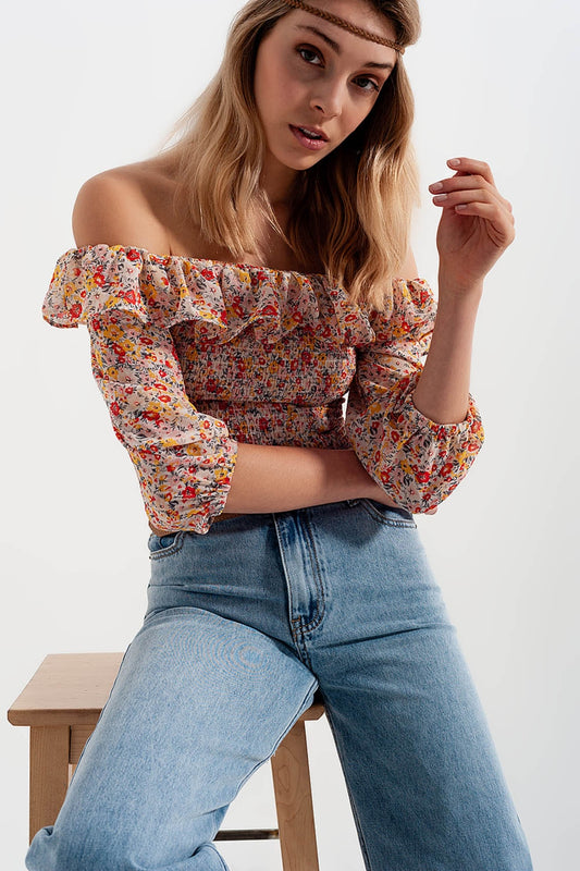 Q2 Top tirado do ombro com rufos em estampado floral de coral