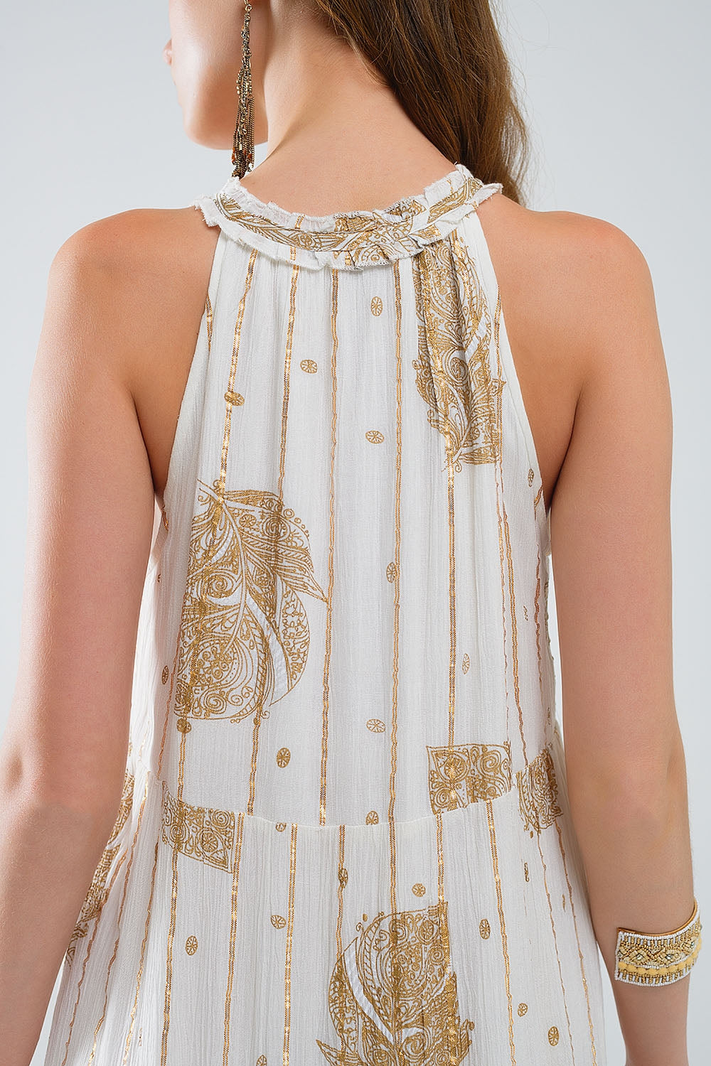 vestido boho maxi chiffon com estampado de flores douradas