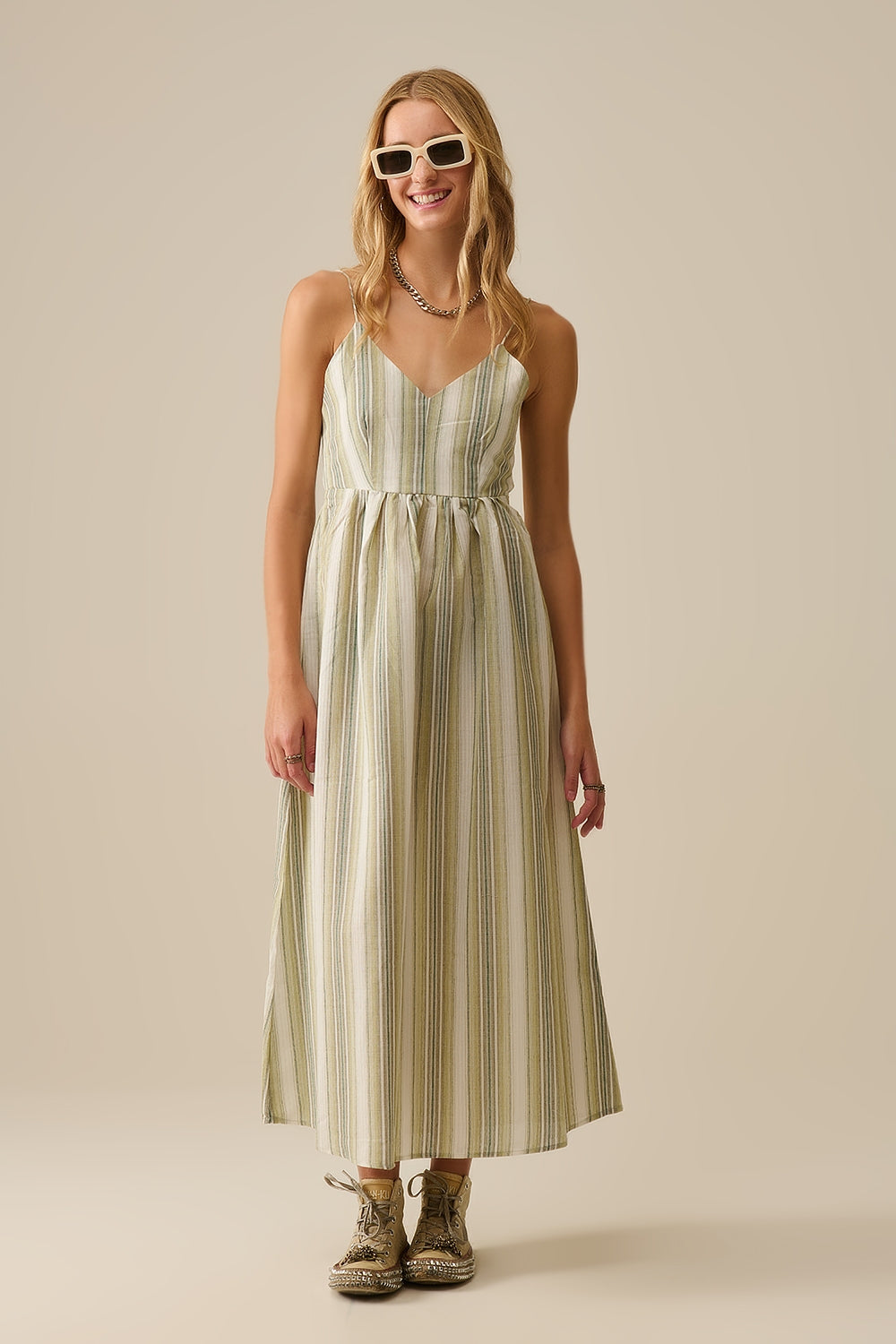 Q2 Vestido com decote em V às riscas em verde