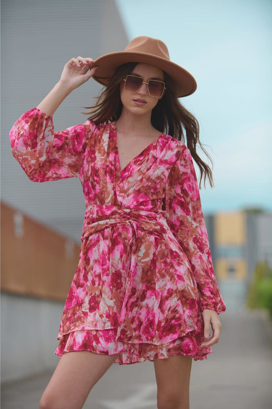 Q2 Vestido com decote em V com estampado abstrato e faixa na cintura