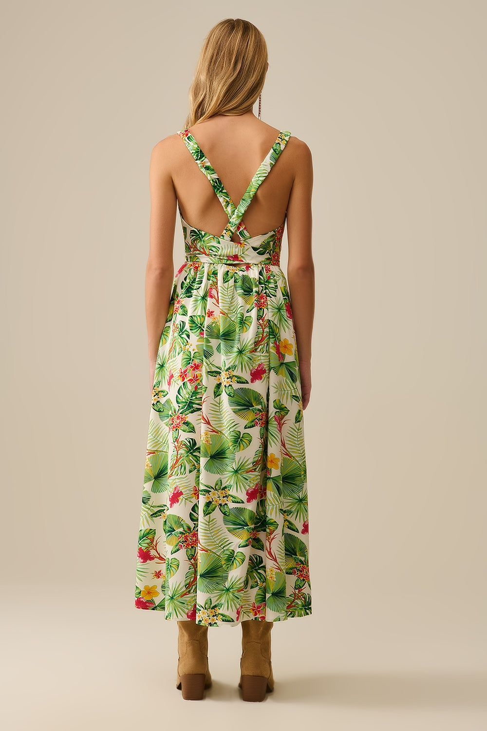 Vestido comprido branco com estampado tropical