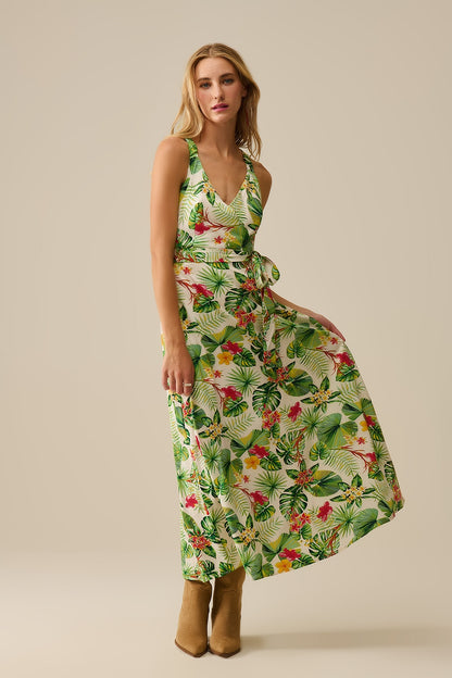 Vestido comprido branco com estampado tropical