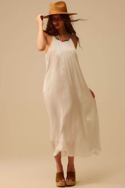 Q2 Vestido comprido branco com pregas e decote com brilhantes