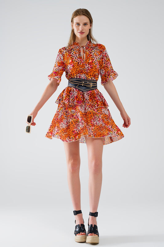 Q2 Vestido curto com estampado animal em laranja e branco