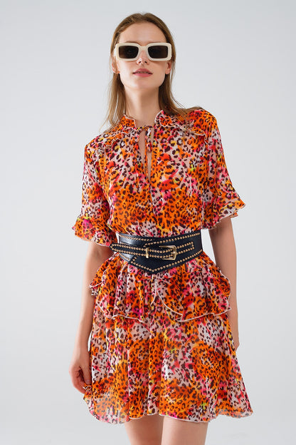 Vestido curto com estampa animal em laranja e branco