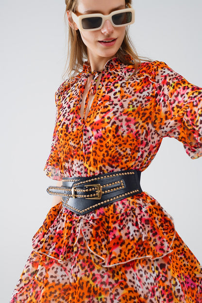 Vestido curto com estampa animal em laranja e branco