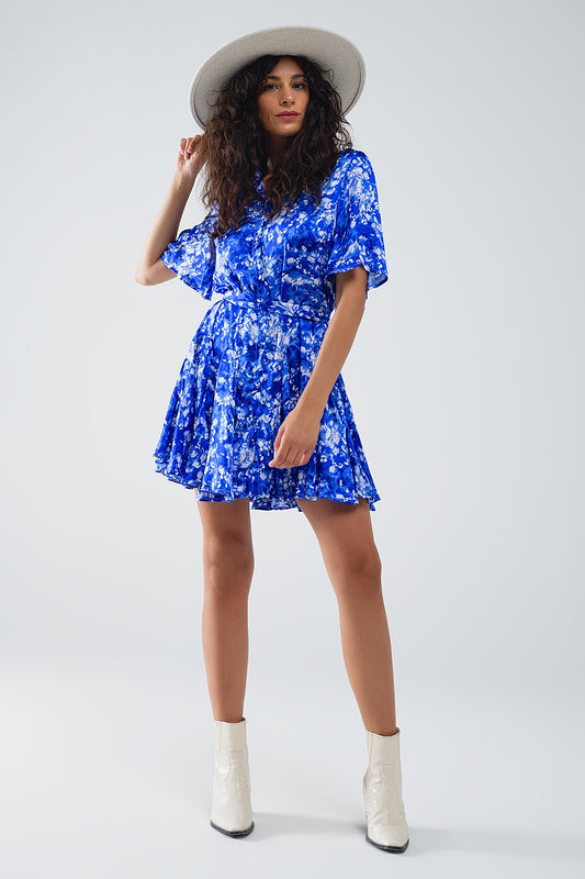 Q2 Vestido curto fluido com mangas de anjo em estampado abstrato azul