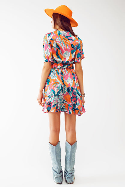 Vestido curto transpassado com estampa floral e cinto em laranja
