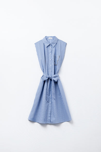 Vestido de camisa sem mangas com cinto e bolso bordado