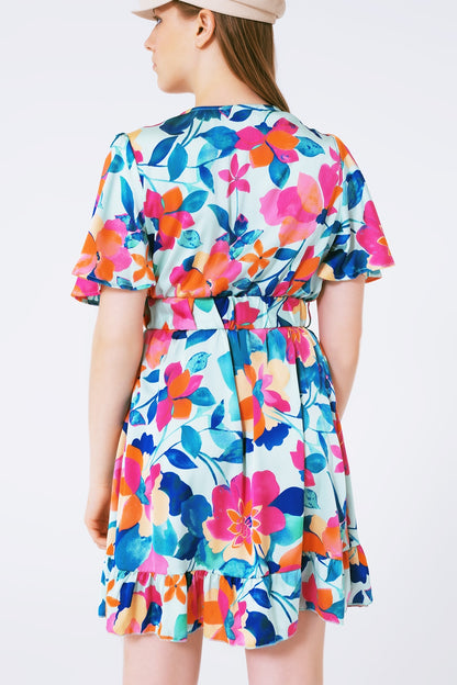 vestido de cetim com macio cinto e estampa de flores