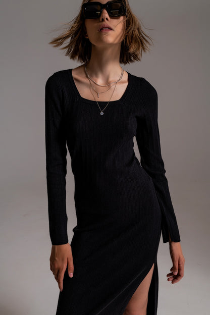 Vestido de malha midi com decote quadrado em preto