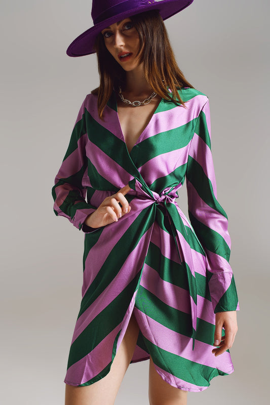 Q2 Vestido envelope de cetim com estampa listrada lilás e verde