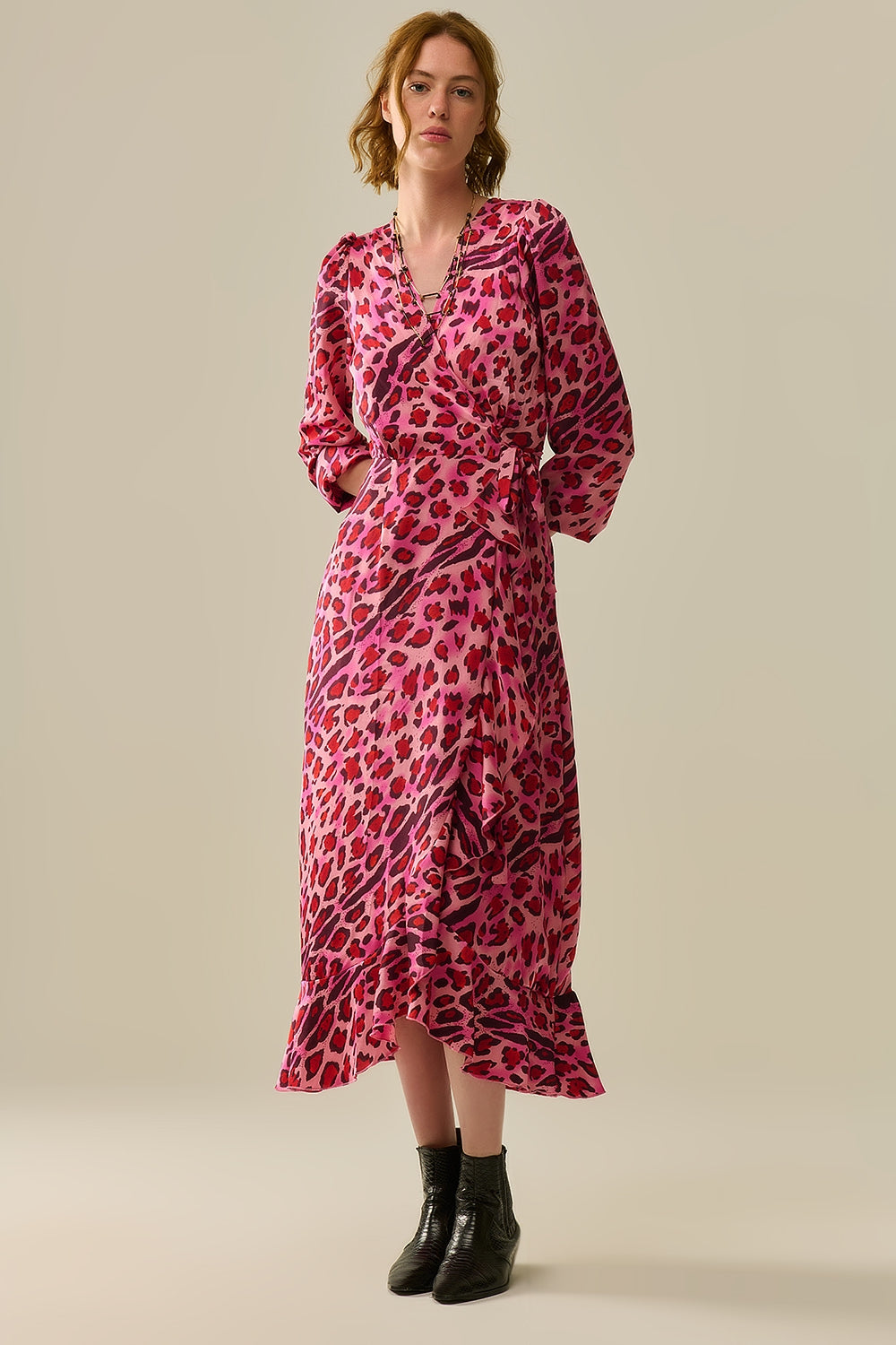 Vestido Envelope Maxi em Cetim com Estampa de Leopardo Fúcsia