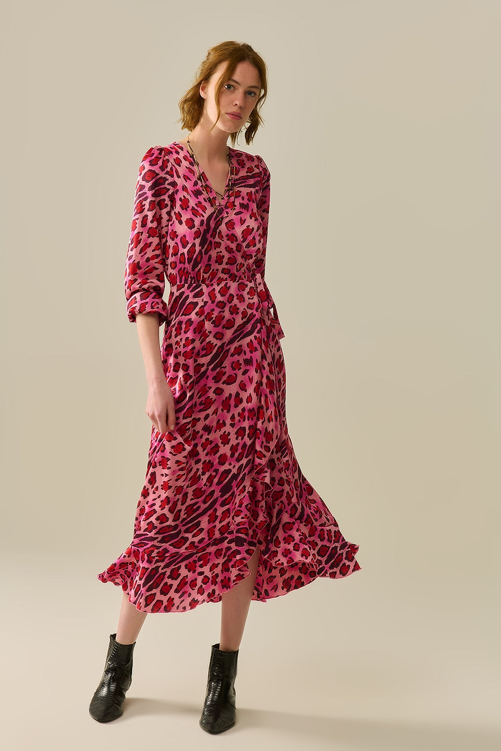 Vestido Envelope Maxi em Cetim com Estampa de Leopardo Fúcsia
