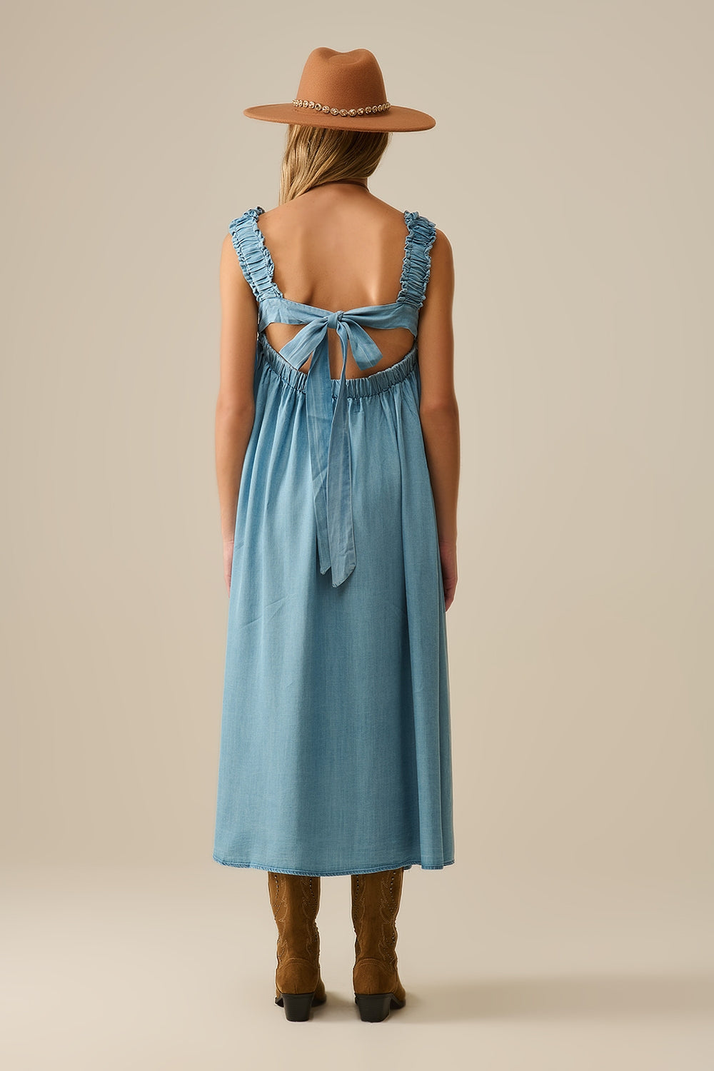 Vestido maxi azul claro com alças com folhos em tecido tencel