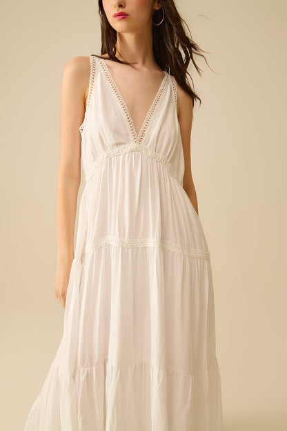 Vestido Maxi branco com detalhes em renda e estilo boho
