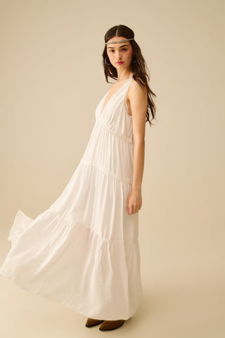 Vestido Maxi branco com detalhes em renda e estilo boho