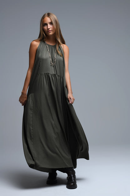 Vestido maxi cáqui com decote haltere e pormenores de costura